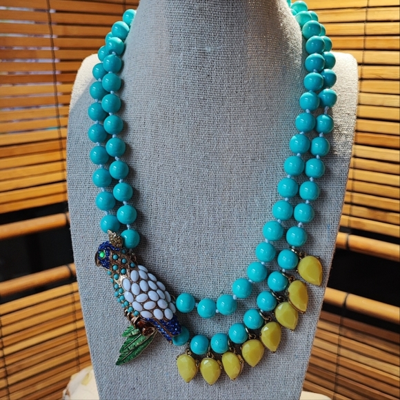 Turquoise Red AB Rhinestone Encrusted Parrot Bird Cabochon Gold Tone Necklace - Picture 10 of 10